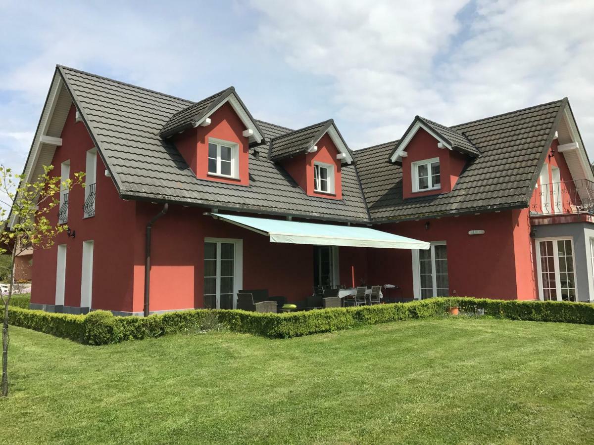 Linden Garden Apartment Постойна Екстериор снимка