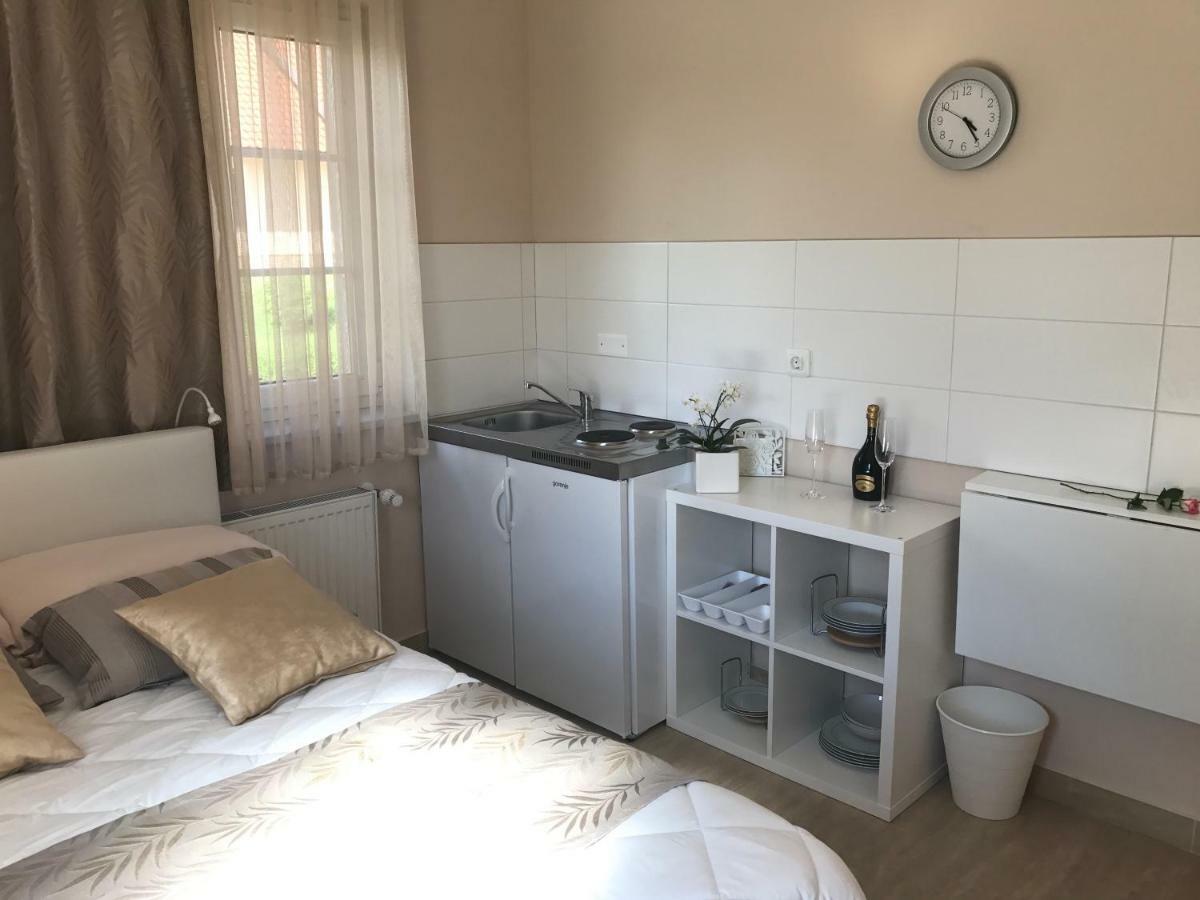 Linden Garden Apartment Постойна Екстериор снимка