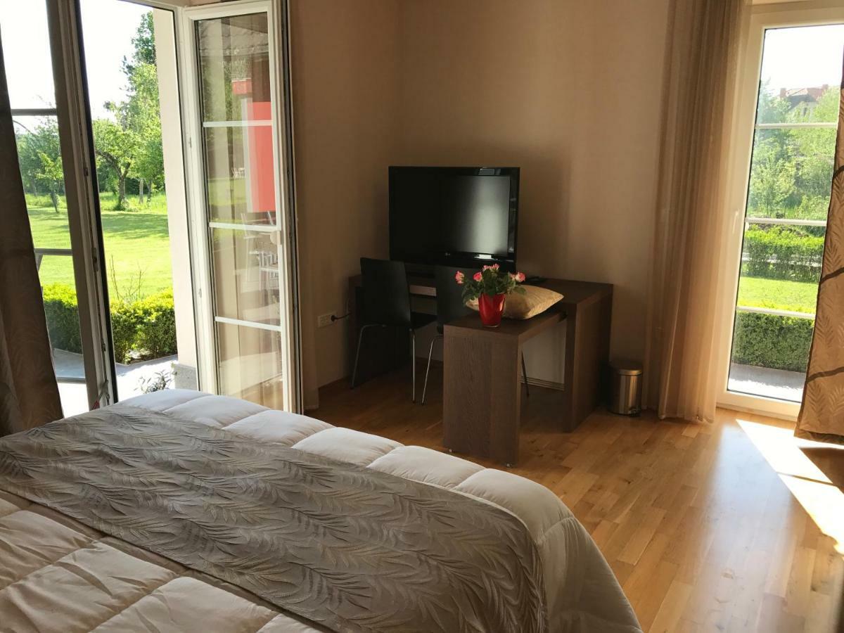 Linden Garden Apartment Постойна Екстериор снимка